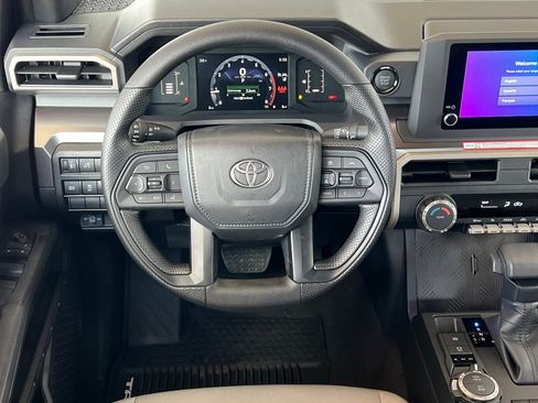 Certified 2025 Toyota Tacoma SR5 image 18