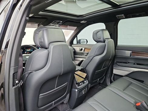 Certified 2026 Cadillac Vistiq Luxury image 5