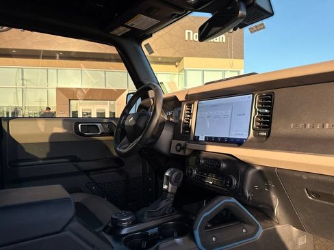 Used 2024 Ford Bronco Wildtrak AWD/4WD image 39