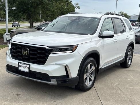 Used 2025 Honda Pilot EX-L image 10