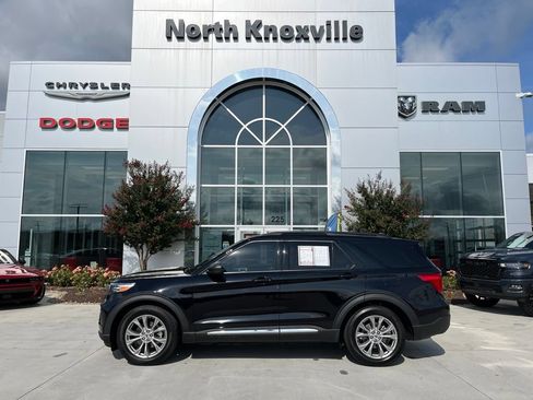 Used 2023 Ford Explorer XLT w/ Equipment Group 202A RWD image 2