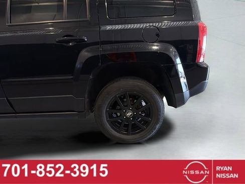 Used 2017 Jeep Patriot Sport w/ Power Value Group AWD/4WD image 12