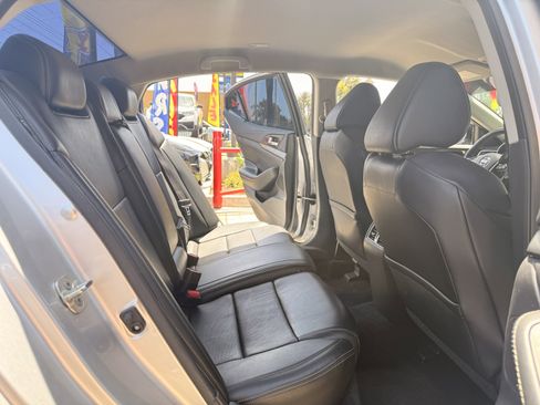 Used 2021 Nissan Maxima 3.5 SV w/ Floor Mat Group FWD image 23
