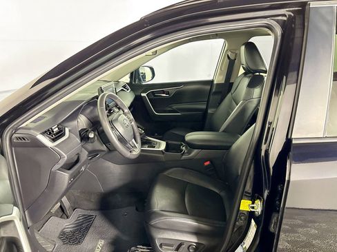 Used 2022 Toyota RAV4 XLE Premium w/ Carpet Mat Package (TMS) image 11