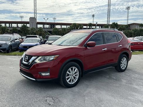 Used 2017 Nissan Rogue SV w/ SV Premium Package FWD image 9