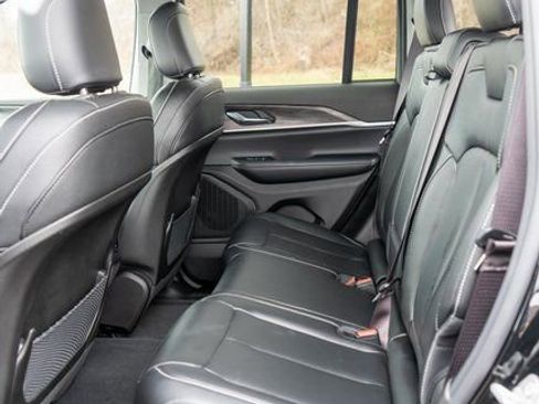 Used 2024 Jeep Grand Cherokee Limited image 12