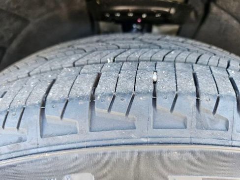 Used 2024 GMC Terrain SLE image 28