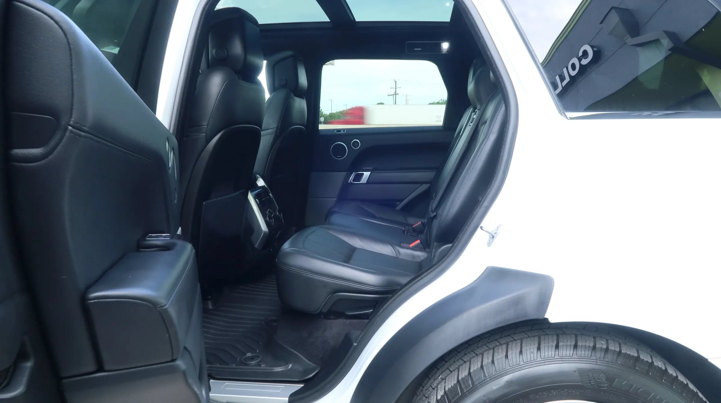 Used 2018 Land Rover Range Rover Sport HSE AWD/4WD image 19