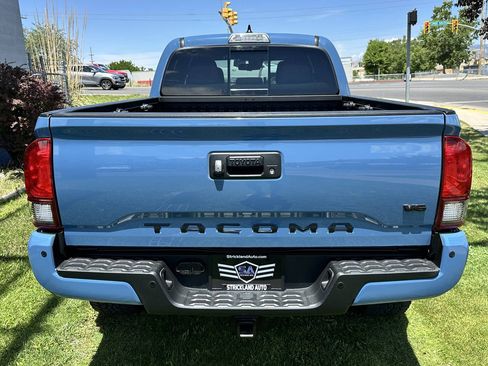Used 2019 Toyota Tacoma TRD Off-Road w/ Technology Package AWD/4WD image 8