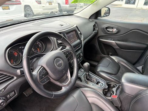 Used 2019 Jeep Cherokee Latitude Plus FWD image 24