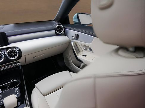 Used 2022 Mercedes-Benz CLA 250 image 29