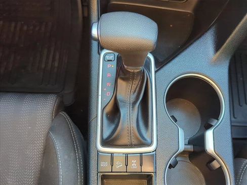 Used 2022 Kia Sportage LX image 17
