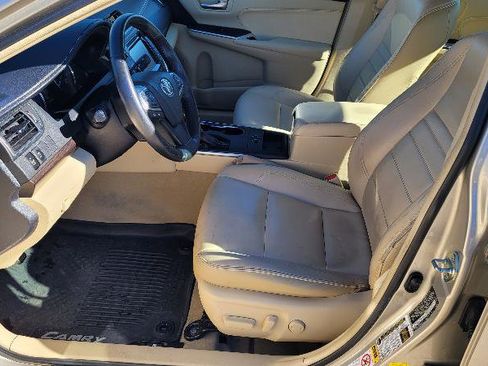 Used 2016 Toyota Camry XLE image 9