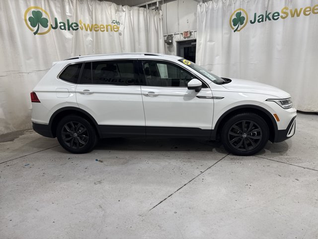 Used 2024 Volkswagen Tiguan SE AWD/4WD image 16