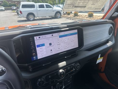 New 2025 Jeep Gladiator Sport image 35