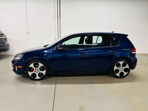 Used 2011 Volkswagen Golf 4-Door FWD image 5