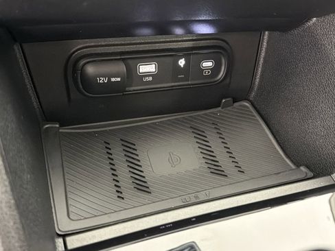 Used 2025 Kia Sportage SX image 31