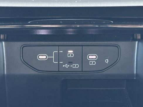 Used 2025 Kia Sorento SX Prestige image 17