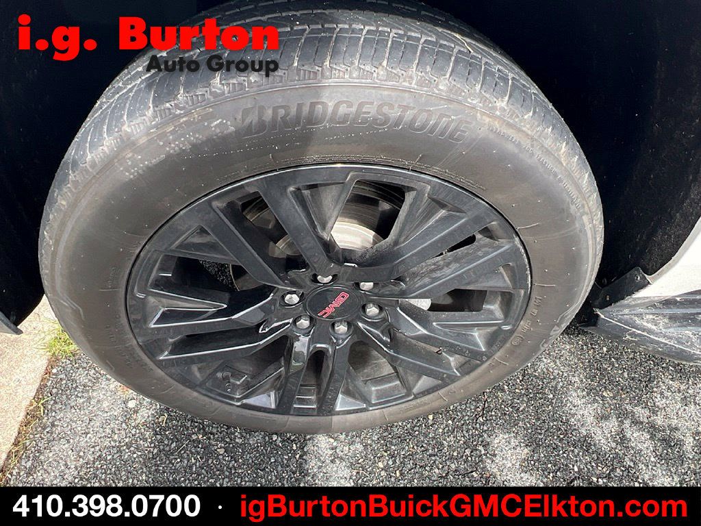 Used 2024 GMC Yukon Denali w/ Advanced Technology Package AWD/4WD image 4
