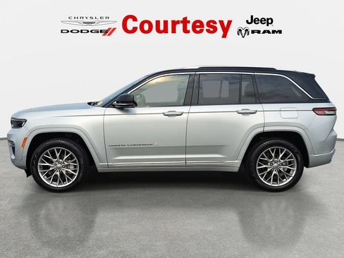 Certified 2022 Jeep Grand Cherokee Summit w/ Luxury Tech Group V AWD/4WD image 6