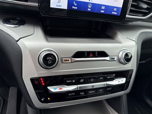 Used 2022 Ford Explorer XLT w/ Equipment Group 202A image 31