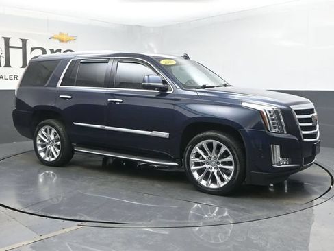 Used 2020 Cadillac Escalade Luxury AWD/4WD image 6