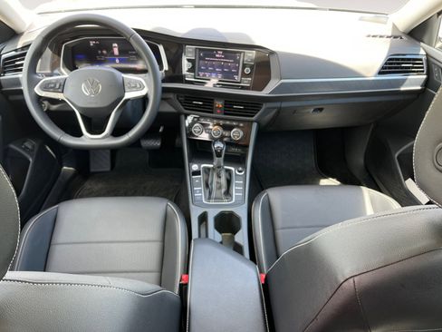 Used 2024 Volkswagen Jetta SE image 10