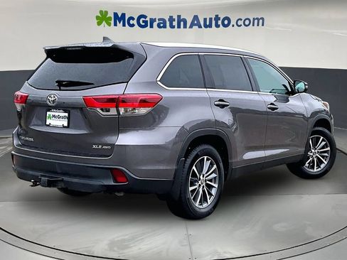 Used 2019 Toyota Highlander XLE AWD/4WD image 7