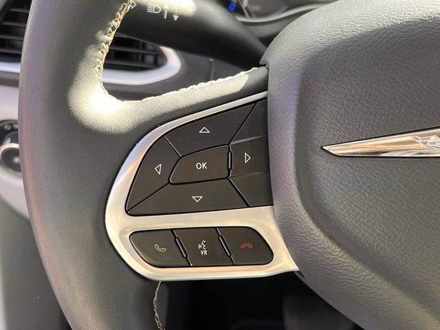Used 2024 Chrysler Pacifica Limited FWD image 17