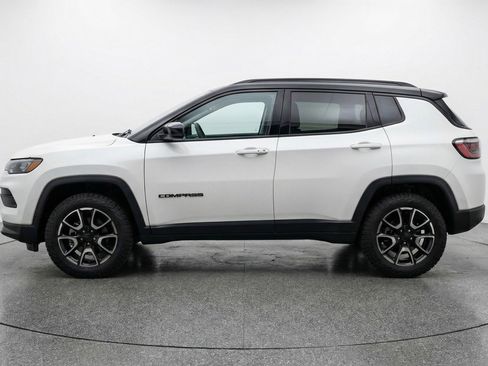 Used 2025 Jeep Compass Trailhawk AWD/4WD image 5