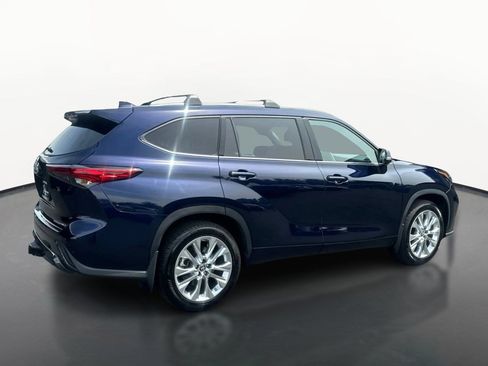 Used 2022 Toyota Highlander Limited AWD/4WD image 3