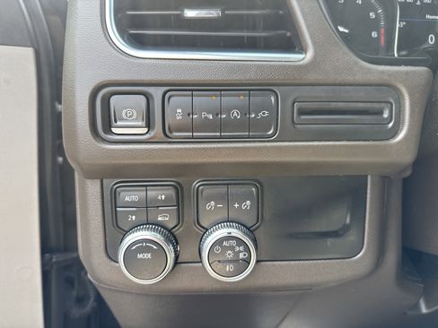 Used 2021 GMC Yukon XL SLE AWD/4WD image 29