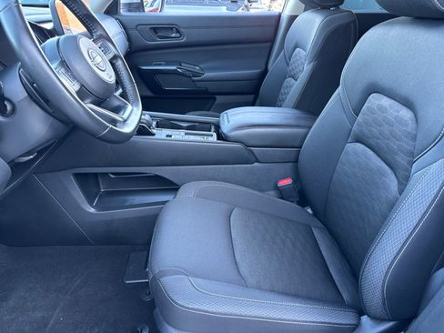 Used 2024 Nissan Pathfinder SV FWD image 14