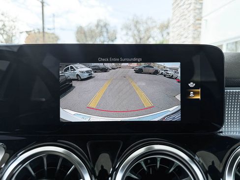 Used 2022 Mercedes-Benz GLB 250 4MATIC image 18
