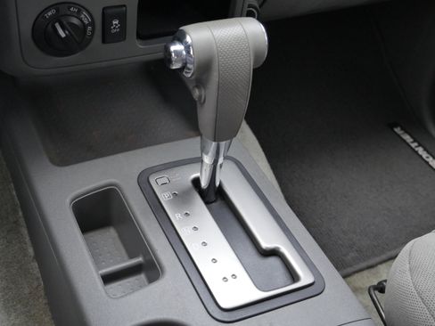 Used 2017 Nissan Frontier SV w/ Moonroof Package image 13