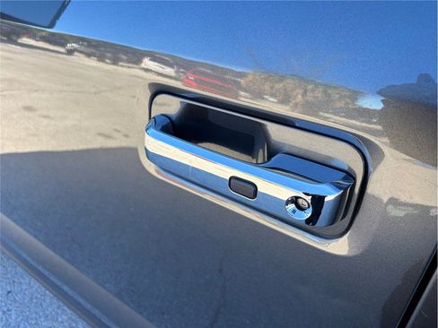 Used 2017 Ford F150 Platinum w/ Equipment Group 701A Luxury image 17