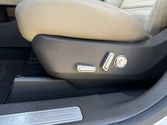 Used 2024 Lincoln Nautilus Reserve w/ Equipment Group 202A AWD/4WD image 18