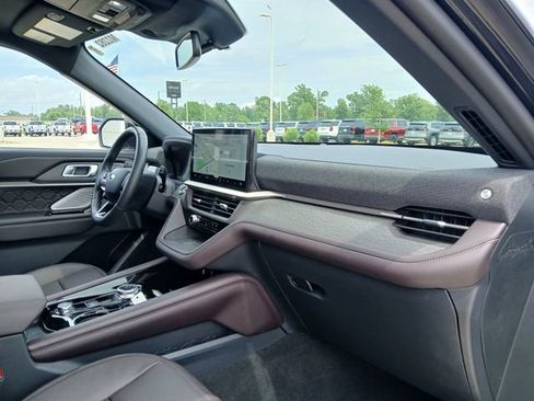 Used 2025 Ford Explorer Platinum w/ LUX Leather Package AWD/4WD image 16