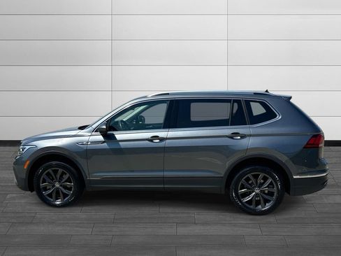 Used 2022 Volkswagen Tiguan SE FWD image 2