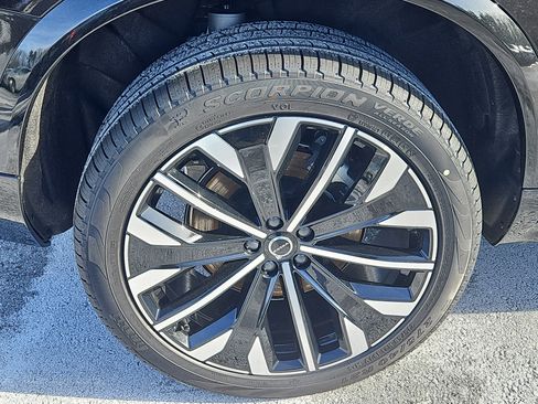 New 2026 Volvo XC90 B6 Plus w/ Protection Package Premier image 21