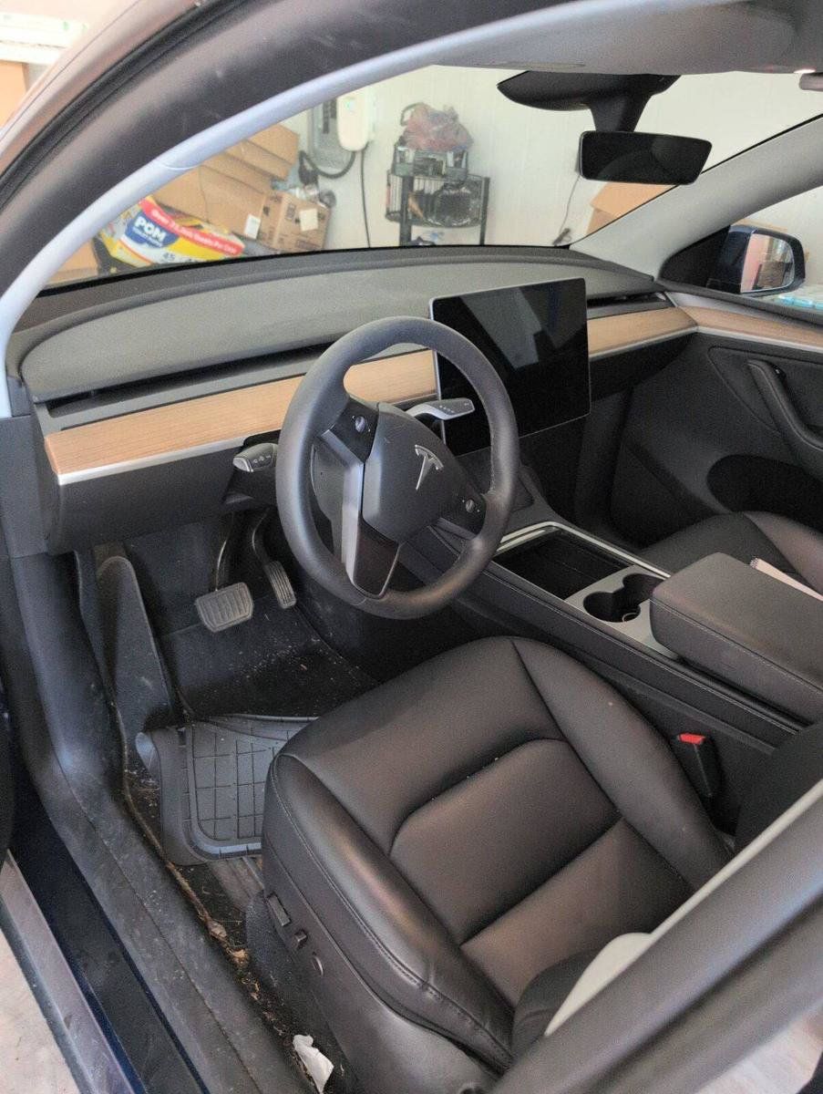 Used 2025 Tesla Model Y Long Range RWD image 3