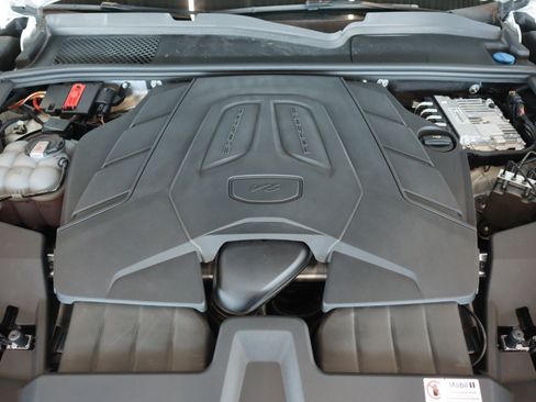 Certified 2024 Porsche Cayenne AWD/4WD image 25