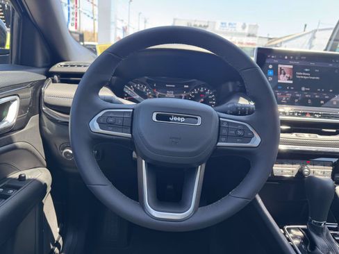 Used 2025 Jeep Compass Limited w/ Sun & Sound Group AWD/4WD image 12
