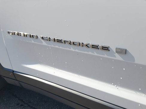 Used 2023 Jeep Grand Cherokee Limited w/ Trailer Tow Prep Group (B) AWD/4WD image 8