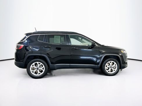 Used 2025 Jeep Compass Latitude AWD/4WD image 10