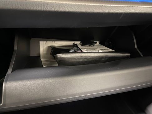 Used 2025 Toyota Prius XLE image 25