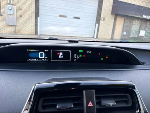 Used 2017 Toyota Prius Two w/ Carpet Mat Package FWD image 19