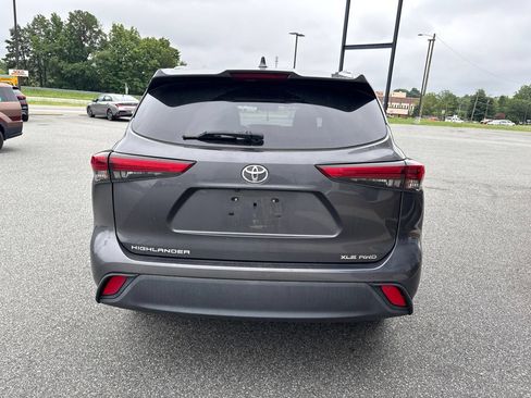 Used 2021 Toyota Highlander XLE AWD/4WD image 7