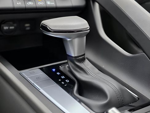 Certified 2024 Hyundai Elantra SE FWD image 32