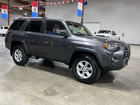 Used 2022 Toyota 4Runner SR5 Premium image 7